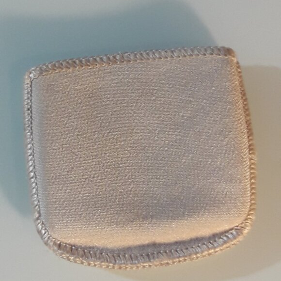 30s 40s Yardley of London Mirror Finish Gold Lilies Loose Powder Compact & Pouch - Picture 10 of 11